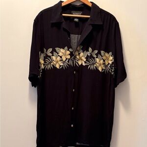 Hawaiian Shirt Men’s Medium Black with Cream/Green Flower Design  PTP 22” L 28”